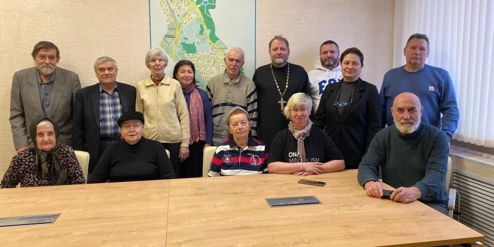 Клирик храма Живоначальной Троицы в Останкино побеседовал с жителями Марфино на тему Великого поста