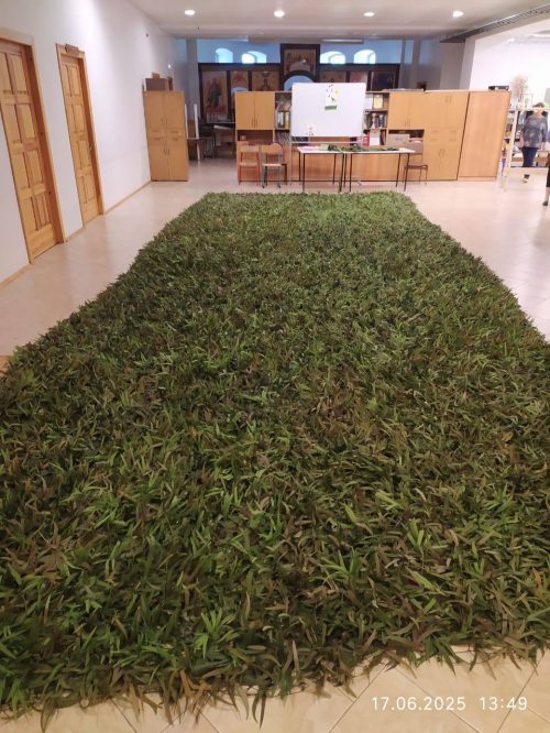 Мастерская «Плетем Победу» храма Торжества Православия в Алтуфьево отправила очередную партию маскировочных сетей и ждет новых помощников