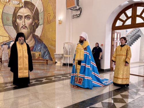 Митрополит Арсений возглавил всенощное бдение в храме Успения Пресвятой Богородицы в Останкино