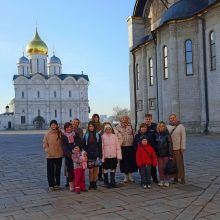 Воспитанники воскресной школы храма святых равноапостольных Мефодия и Кирилла в Ростокине побывали в храмах Сретенского монастыря и Московского Кремля