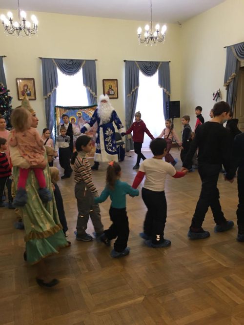 В храме Живоначальной Троицы в усадьбе Свиблово города Москвы завершилась акция милосердия «Рождественский ангел»