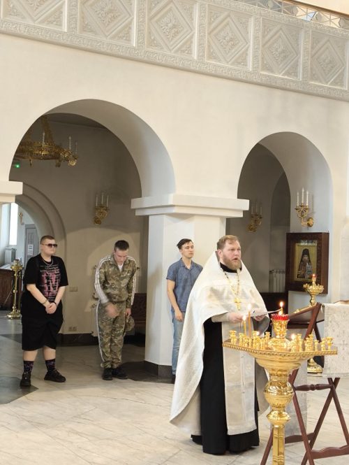 Клирик храма Казанской иконы Божией Матери в Лосиноостровской совершил молебен перед сессией в МГСУ