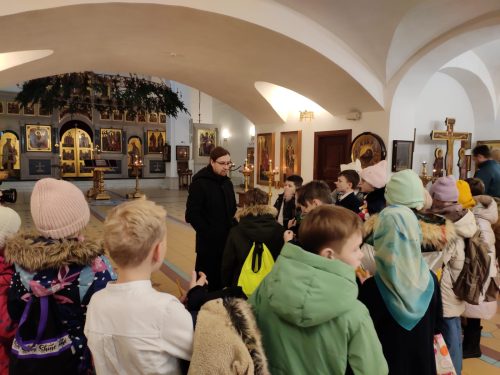 Храм иконы Божией Матери «Неопалимая Купина» в Отрадном с экскурсией посетили школьники