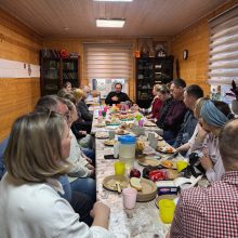 И.о настоятеля храма иконы Божией Матери «Отрада и Утешение» в Ярославском провел встречу с родителями воспитанников воскресной школы