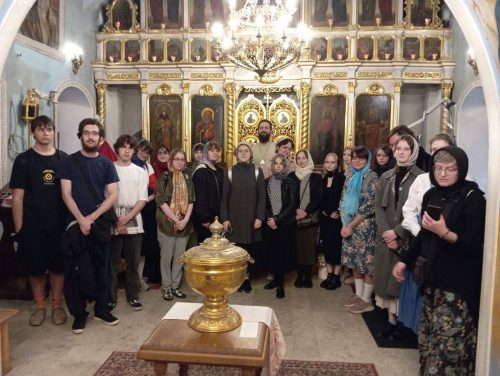 Религиоведы из РГГУ посетили храм Ризоположения в Леонове