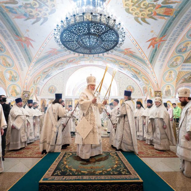 В Крещенский сочельник митрополит Арсений сослужил Святейшему Патриарху Кириллу за Литургией в Храме Христа Спасителя в Москве