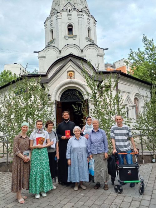 Миссионерская акция в День Святой Троицы храма святого благоверного князя Димитрия Донского в Раеве