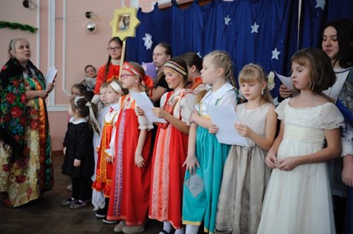 Воспитанники воскресной школы храма Воздвижения Креста Господня в Алтуфьеве подготовили Рождественский концерт