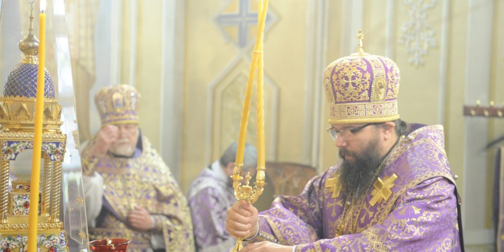 Архиепископ Егорьевский Матфей совершил Литургию в день престольного праздника в храме Воздвижения Креста Господня в Алтуфьеве