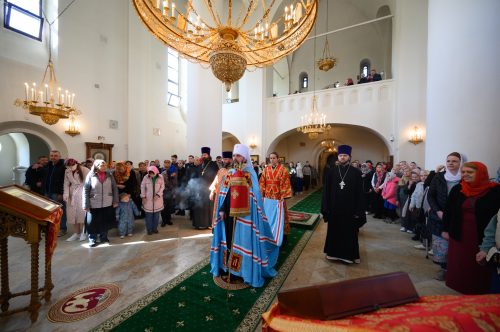 В 9-ю годовщину своей архиерейской хиротонии митрополит Арсений совершил Божественную литургию в храме Преподобного Серафима Cаровского в Раеве