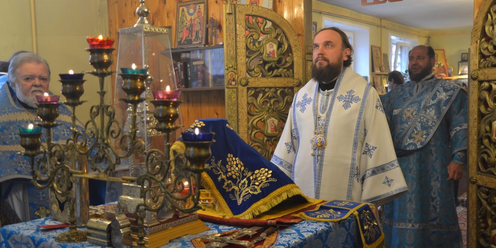 В день престольного праздника Митрополит Арсений совершил Литургию в домовом храме иконы Божией Матери «Всех скорбящих Радость» при СИЗО-4 г. Москвы