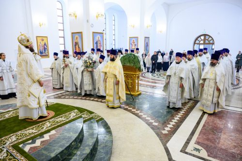 Митрополит Арсений совершил соборную Божественную литургию Северо-Восточного Московского викариатства в храме Успения Пресвятой Богородицы в Останкине