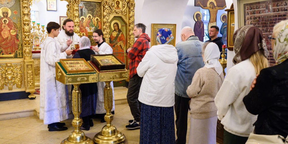Митрополит Арсений совершил Божественную литургию в храме Живоначальной Троицы в усадьбе Свиблово
