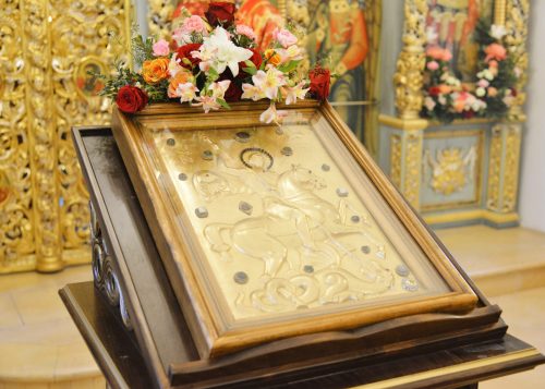 В канун дня памяти святого великомученика Георгия Победоносца митрополит Арсений возглавил всенощное бдение в храме Живоначальной Троицы в усадьбе Свиблово