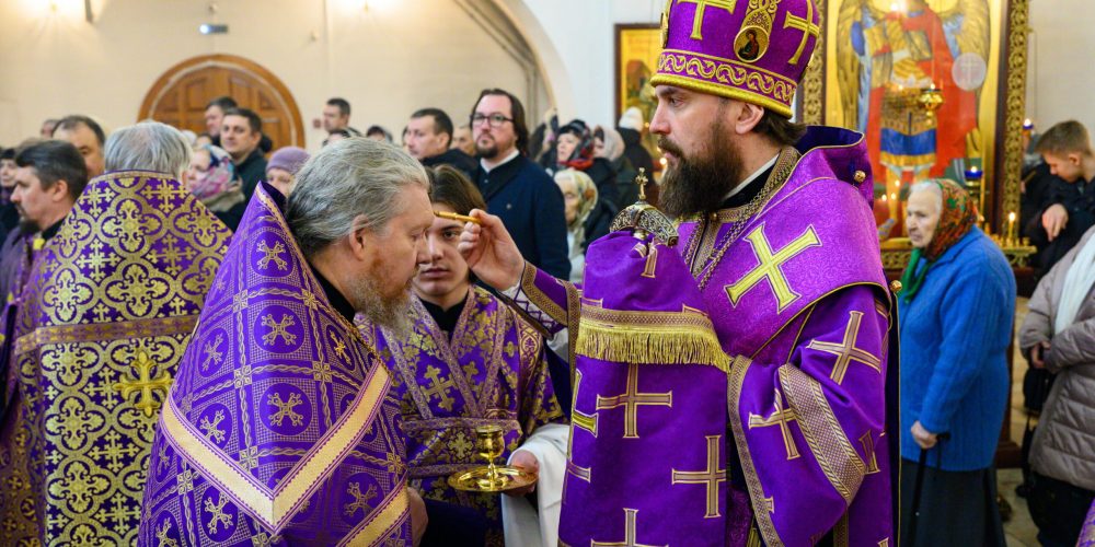 Накануне престольного праздника митрополит Арсений возглавил всенощное бдение в храме Торжества Православия в Алтуфьево