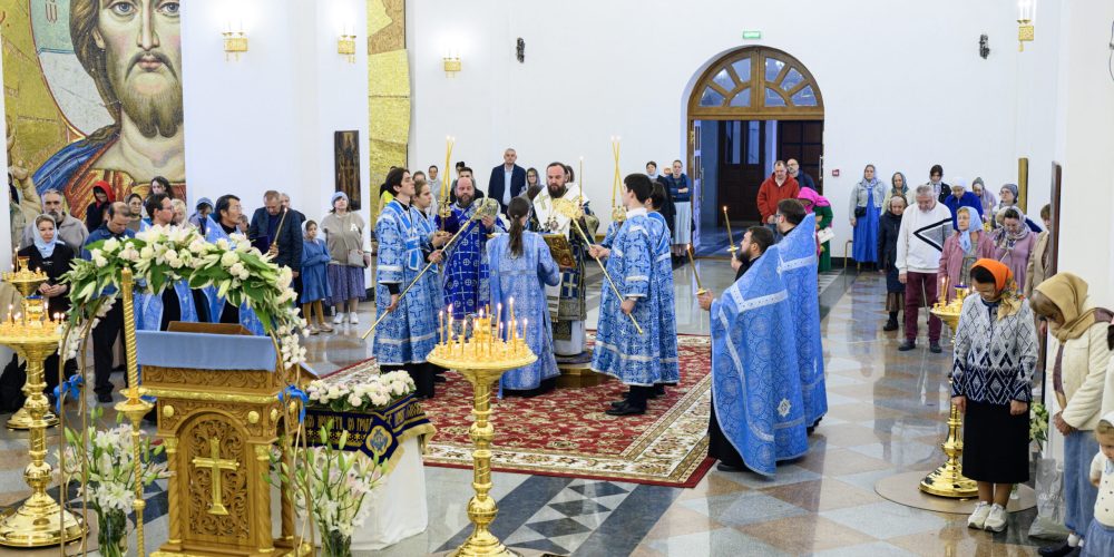 В канун престольного праздника митрополит Арсений возглавил всенощное бдение в храме Успения Пресвятой Богородицы в Останкино