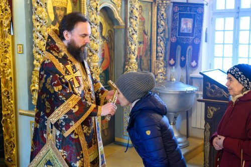 Митрополит Арсений совершил Литургию Преждеосвященных Даров в храме Живоначальной Троицы в усадьбе Свиблово