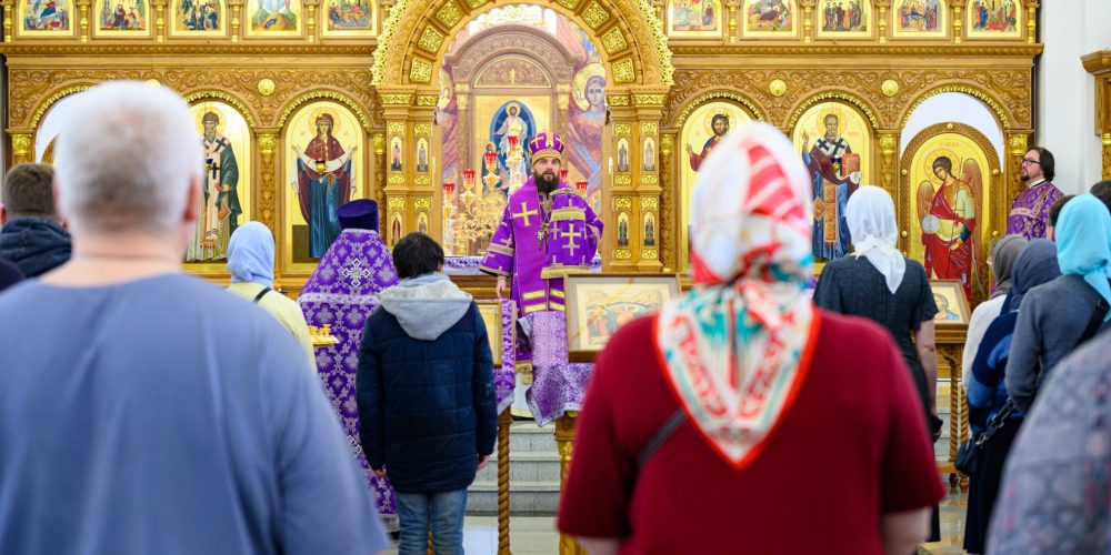 В Неделю 2-ю Великого поста митрополит Арсений совершил Божественную литургию в храме Успения Пресвятой Богородицы в Останкине