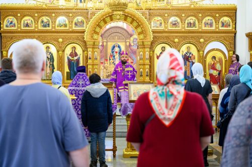 В Неделю 2-ю Великого поста митрополит Арсений совершил Божественную литургию в храме Успения Пресвятой Богородицы в Останкине