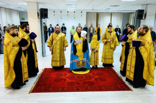 Митрополит Арсений освятил здание Гуманитарного института