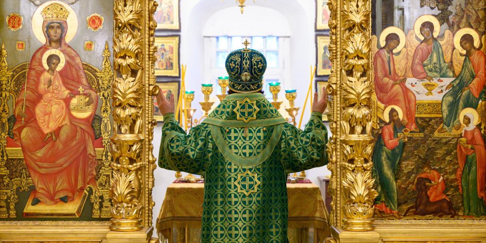 Митрополит Арсений совершил Божественную литургию в храме Живоначальной Троицы в усадьбе Свиблово