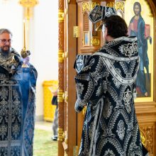 В среду третьей седмицы Великого поста митрополит Арсений совершил Литургию Преждеосвященных Даров в храме Успения Пресвятой Богородицы в Останкине