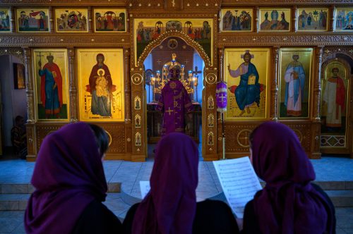 Митрополит Арсений совершил Литургию Преждеосвященных Даров с участием молодежи викариатства в храме святой равноапостольной великой княгини Ольги в Останкине