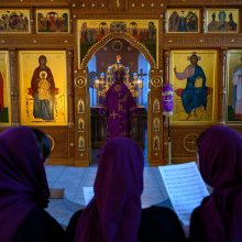 Митрополит Арсений совершил Литургию Преждеосвященных Даров с участием молодежи викариатства в храме святой равноапостольной великой княгини Ольги в Останкине