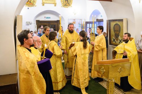 В канун Собора Московский святых митрополит Арсений возглавил всенощное бдение в храме Живоначальной Троицы в усадьбе Свиблово