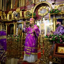 В субботу 3-й седмицы Великого поста митрополит Арсений совершил Божественную литургию в храме Покрова Пресвятой Богородицы в Медведкове