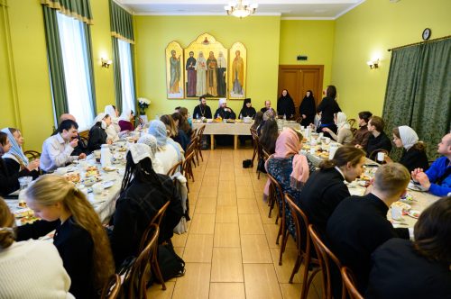 В преддверии Дня студента молодёжь Северо-Восточного Московского викариатства совершила паломничество в Марфо-Мариинскую обитель