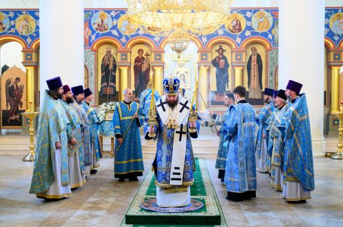 В отдание праздника Рождества Пресвятой Богородицы митрополит Арсений совершил Литургию в храме Преподобного Серафима Cаровского в Раеве