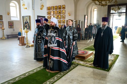 В пятницу четвертой седмицы Великого поста митрополит Арсений совершил Литургию Преждеосвященных Даров в храме Живоначальной Троицы при бывшем приюте Бахрушиных