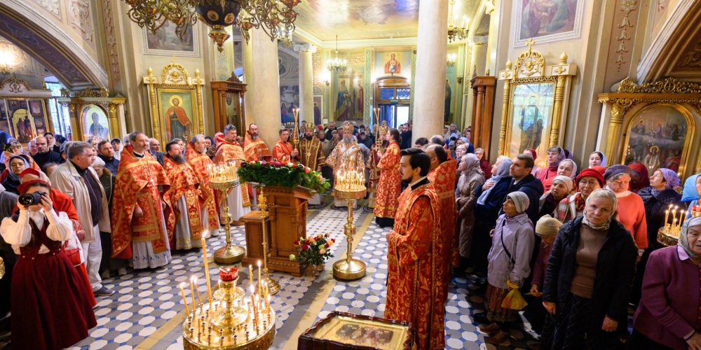 В день престольного праздника митрополит Арсений сослужил за Божественной литургией в храме святых мучениц Веры, Надежды, Любови и матери их Софии на Миусском кладбище