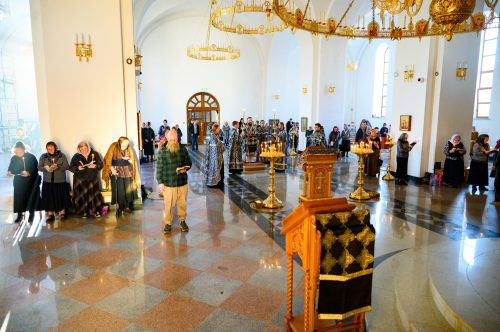 Митрополит Арсений совершил чтение Великого покаянного канона в храме Успения Пресвятой Богородицы в Останкине