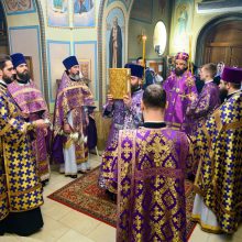 В день престольного праздника митрополит Арсений совершил Литургию Преждеосвященных Даров в храме Феодоровской иконы Божией Матери в РГСУ