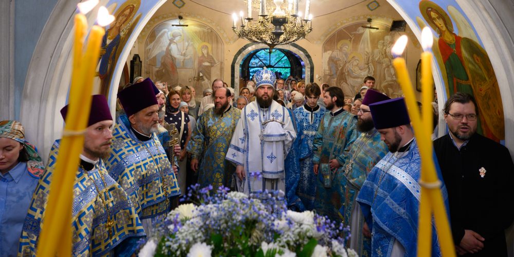 Митрополит Арсений совершил Литургию в в день престольного праздника храма Положения Ризы Пресвятой Богородицы во Влахерне, что в Леонове