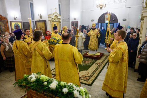 Митрополит Арсений совершил всенощное бдение накануне престольного праздника в храме святителя Николая Мирликийского в Отрадном