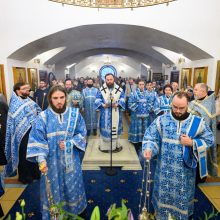 В канун Субботы Акафиста митрополит Арсений совершил утреню с чтением акафиста в храме Иконы Божией Матери «Неопалима Купина» в Отрадном