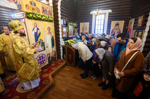 Митрополит Арсений совершил Божественную литургию в храме святителя Макария (Невского), митрополита Московского и Коломенского в Бутырском