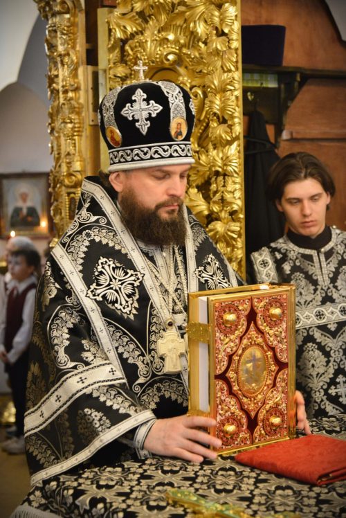 В Великий Вторник митрополит Арсений совершил детскую Литургию Преждеосвященных Даров в храме Живоначальной Троицы в Усадьбе Свиблово