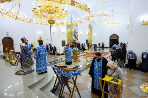 Накануне праздника Покрова Пресвятой Богородицы митрополит Арсений совершил всенощное бдение в храме Успения Пресвятой Богородицы в Останкино