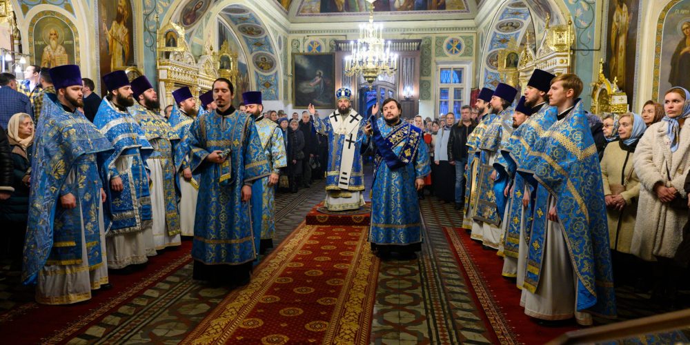 В день престольного праздника митрополит Арсений совершил Божественную литургию в храме Иконы Божией Матери «Нечаянная Радость» в Марьиной Роще