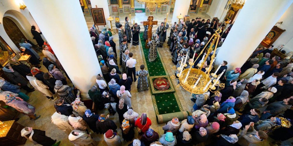 Митрополит Арсений совершил Пассию с участием молодежи Северо-Восточного викариатства