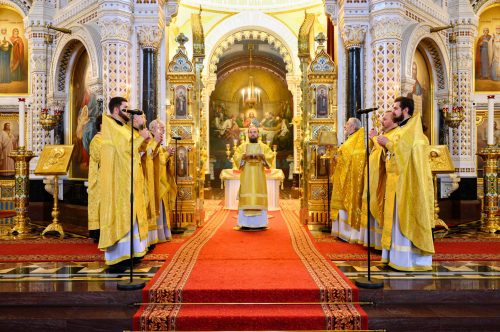 В день памяти Первосвятителей Московских митрополит Арсений совершил Божественную литургию в Кафедральном соборном Храме Христа Спасителя