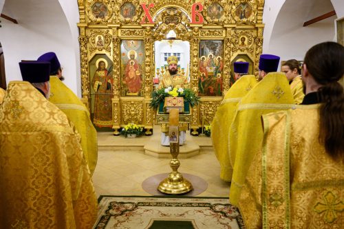 В канун Недели 29-й по Пятидесятнице митрополит Арсений возглавил всенощное бдение в храме Живоначальной Троицы в усадьбе Свиблово