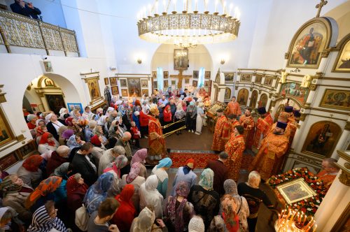 В Светлую Пятницу митрополит Арсений совершил Божественную литургию в храме «Живоносный Источник» в Бибиреве
