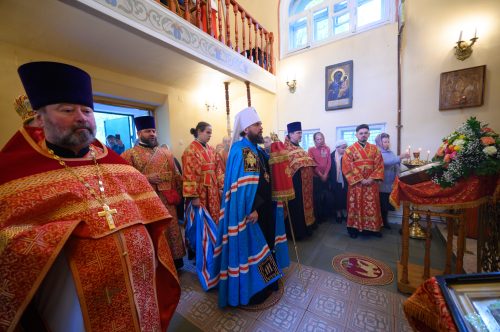 Митрополит Арсений совершил Литургию в храме Симеона Персидского на Пятницком кладбище