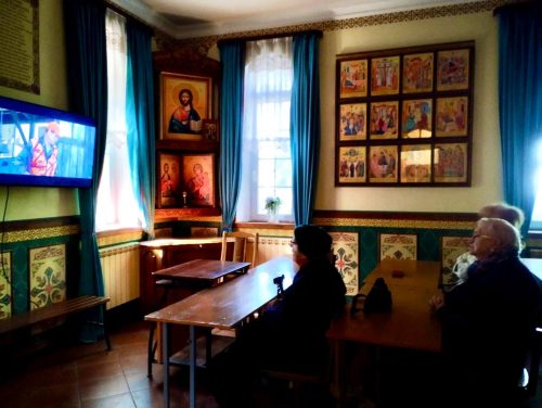 В рамках программы «Московское долголетие» при храме святых мучеников Адриана и Наталии в Бабушкине прошла очередная встреча членов Киноклуба