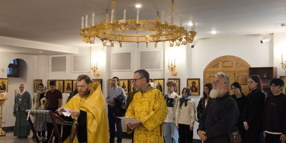 Молебен для студентов МГСУ в храме Казанской иконы Божией Матери в Лосиноостровской